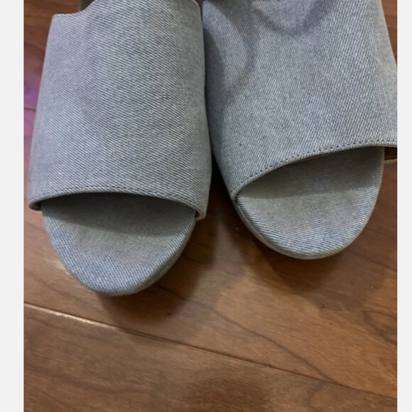 Aerosols Women’s 9 Wide Fit Denim Blue Gold Buckle Slip On Mule Block Sandal - Picture 3 of 7